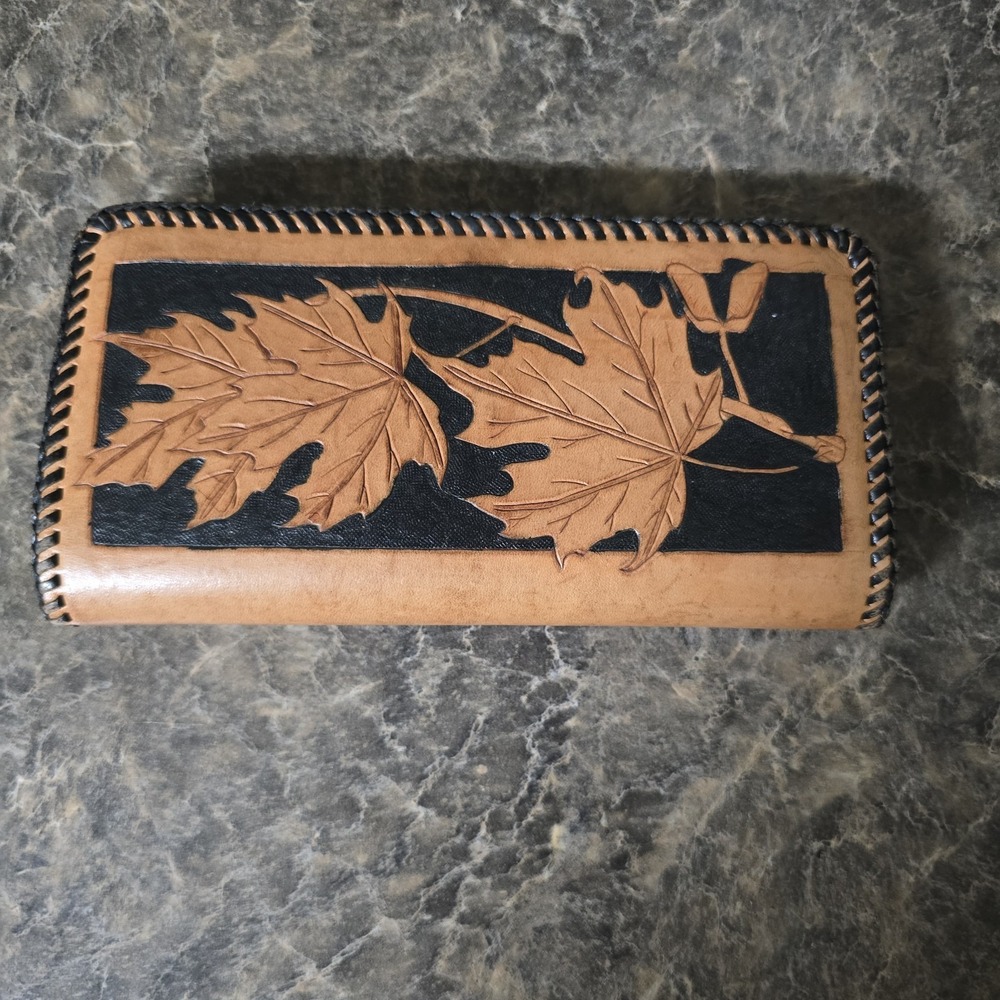 Vintage Hand-Tooled Leather Clutch Wallet Purse‎ Maple Leaf Design Kiss Lock